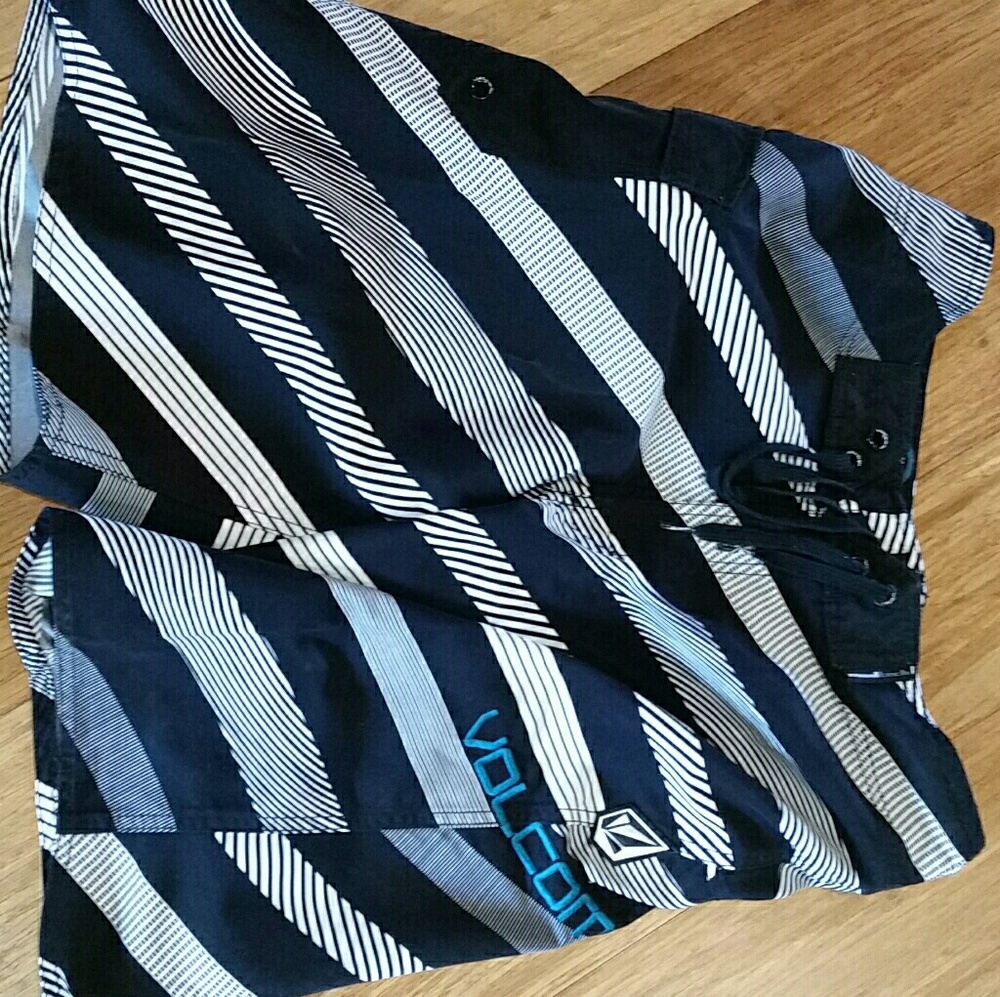 Volcom surf shorts